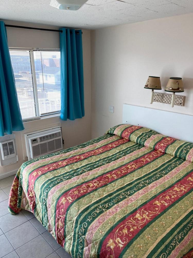 Surfside Motel photo 14