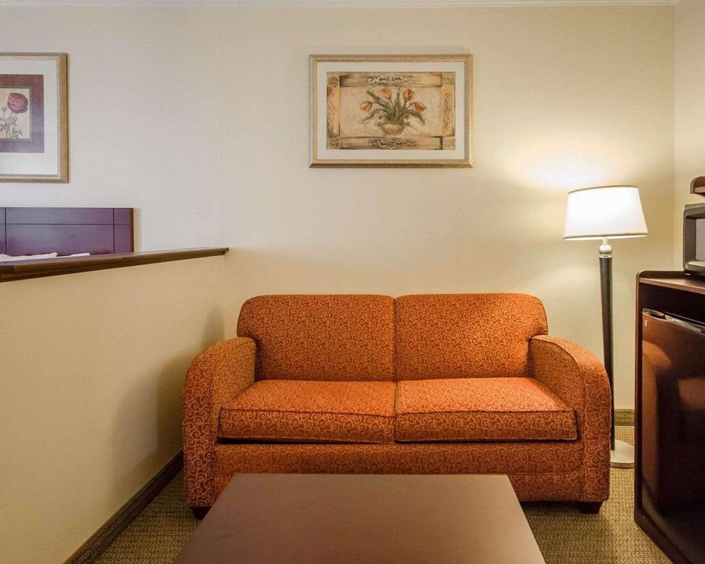 Quality Suites Jeffersonville - Louisville North photo 12