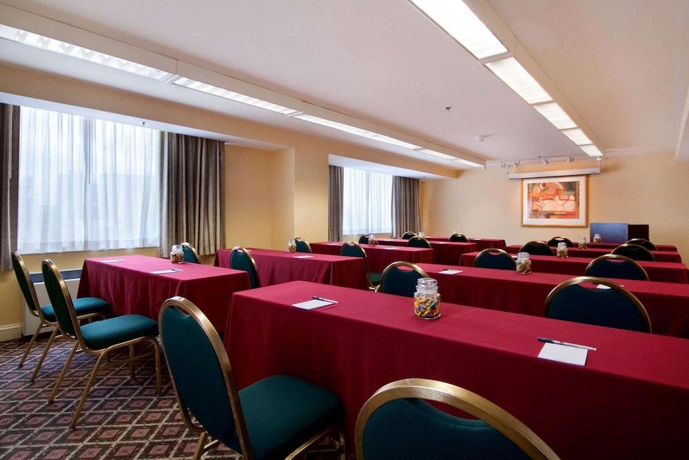 Homewood Suites by Hilton Falls Church - I-495 at Rt. 50 photo 16