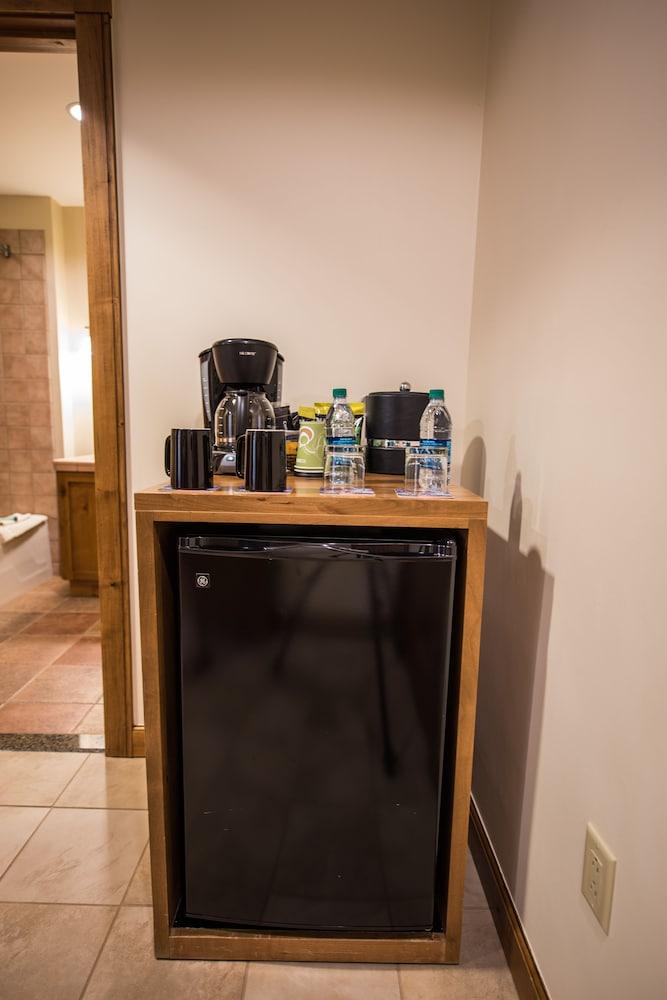 The Lodge at Mountaineer Square, A Vail Resorts Property photo 80