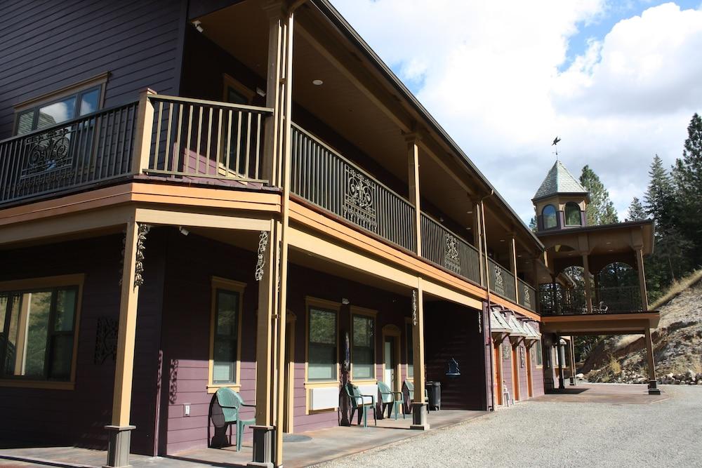 Hearthstone Elegant Lodge by the River photo 45