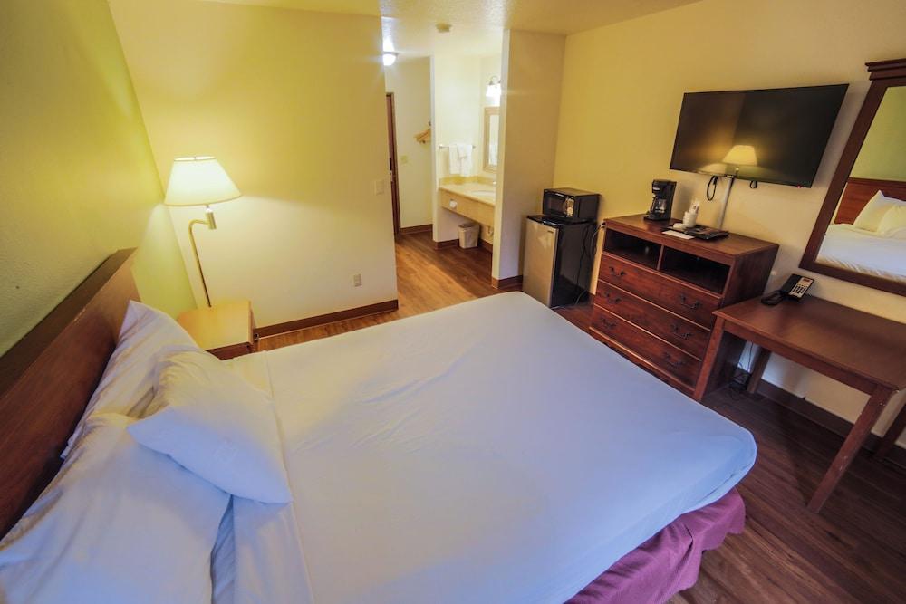 Sunnyside Inn & Suites photo 39