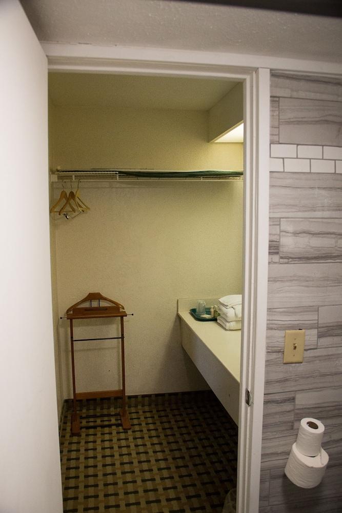 Cocomo Inn and Suites photo 7