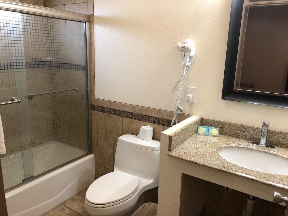 Topper Motel photo 19