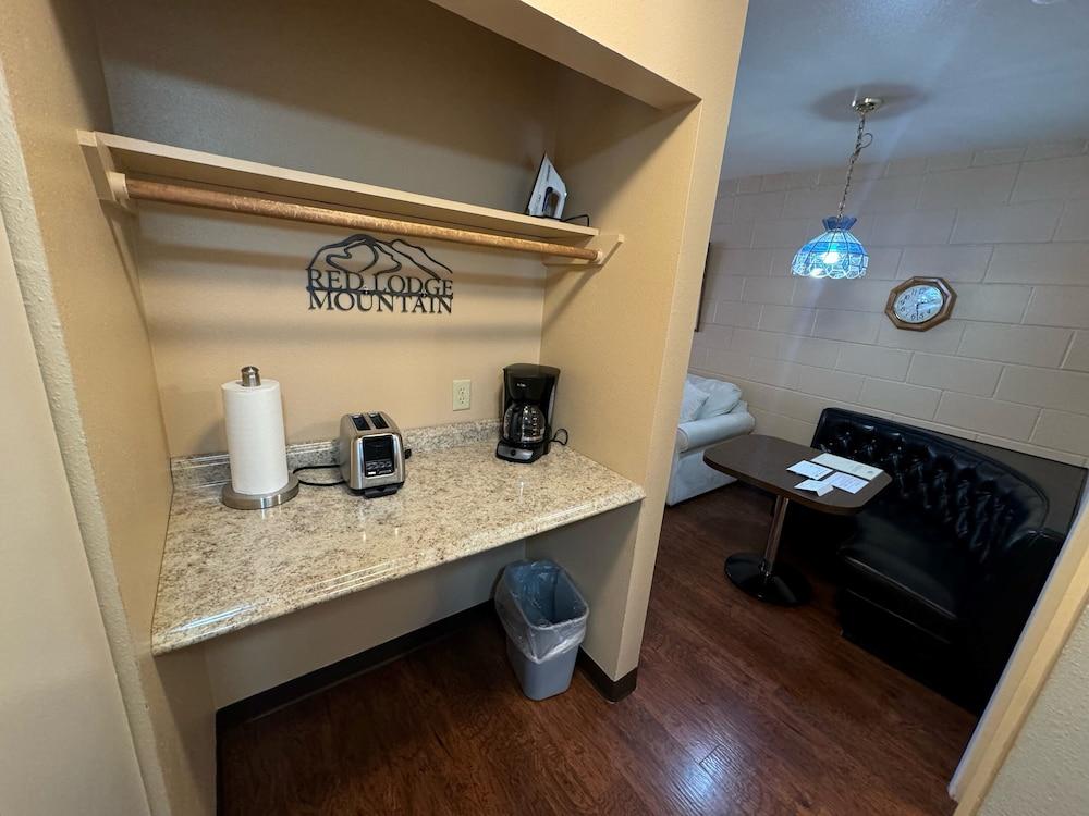 Chateau Rouge Condominiums photo 85