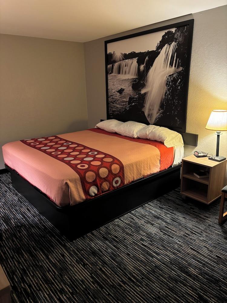 Super 8 Springfield North I-44 photo 10