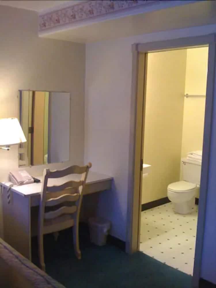 Chelsea Inn Hotel photo 24