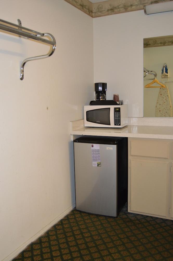 Town House Motel photo 12