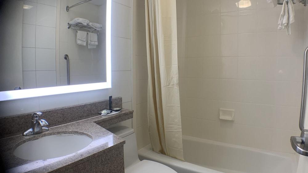 East  New York Inn photo 12