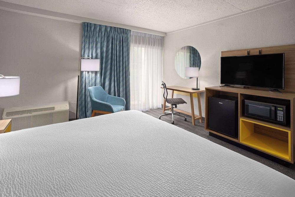 Days Inn by Wyndham Ann Arbor photo 3