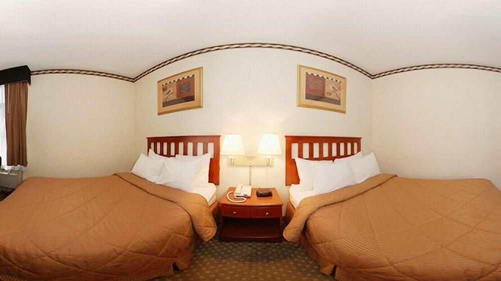 Crescent Hotel photo 3