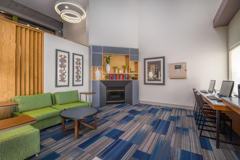 Holiday Inn Express Hotel & Suites Phoenix-Airport by IHG photo 3