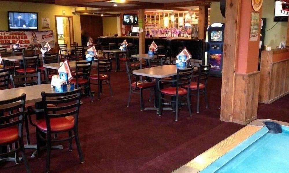Cedar Inn photo 6