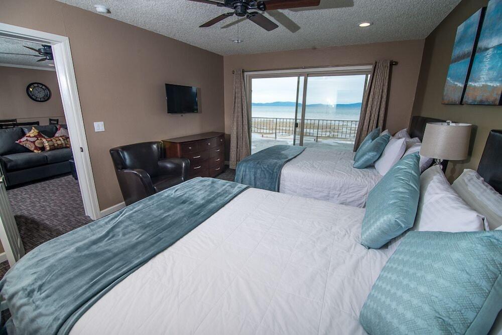Beachcomber Inn photo 55