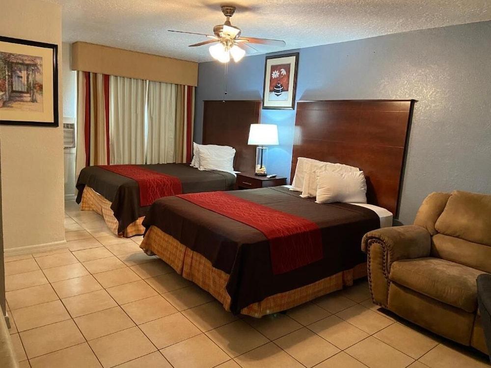 Delux Inn Clearwater photo 9