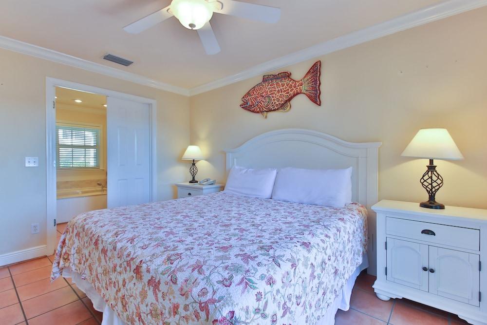 Tortuga Inn Beach Resort photo 71