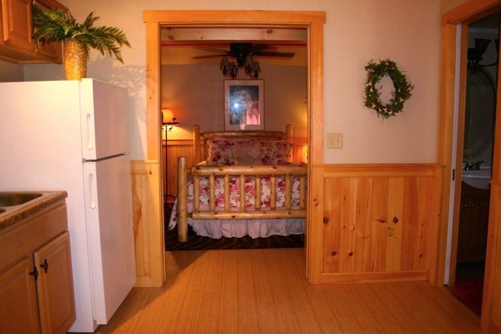 Hinckley's Dreamwood Cottages photo 13