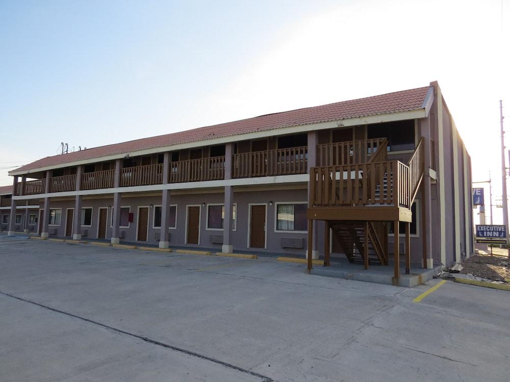 Executive Inn and Suites photo 47