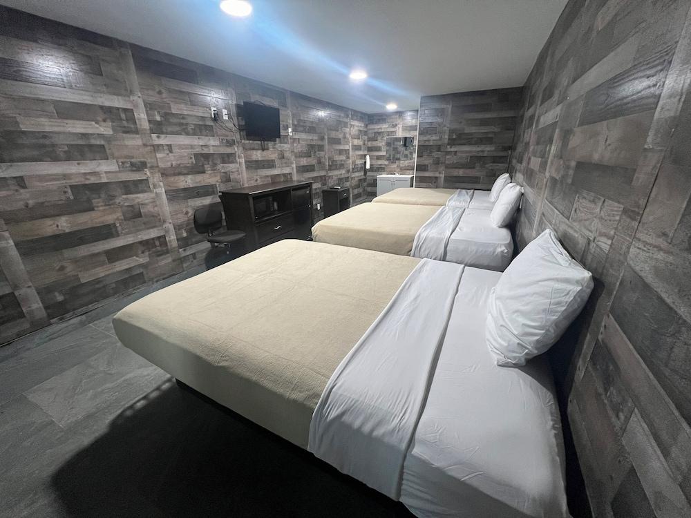 BEVERLY MOTEL photo 5