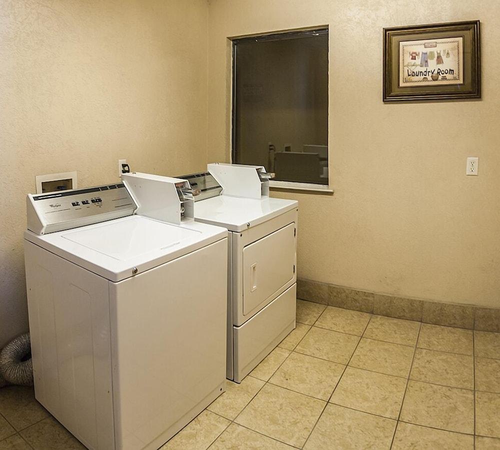 Downtowner Inn and Suites Hobby photo 15