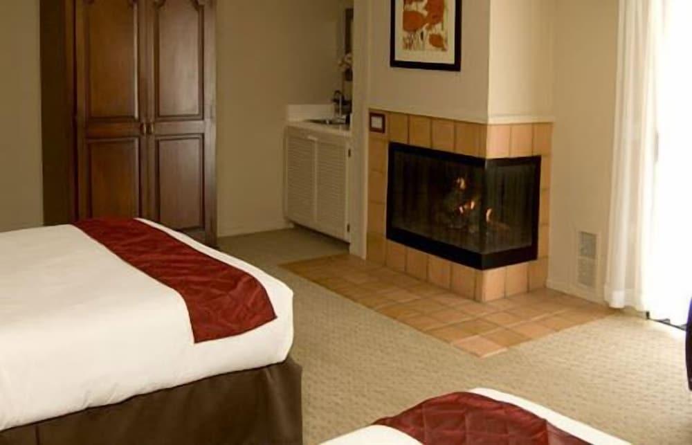 Adobe Inn photo 9