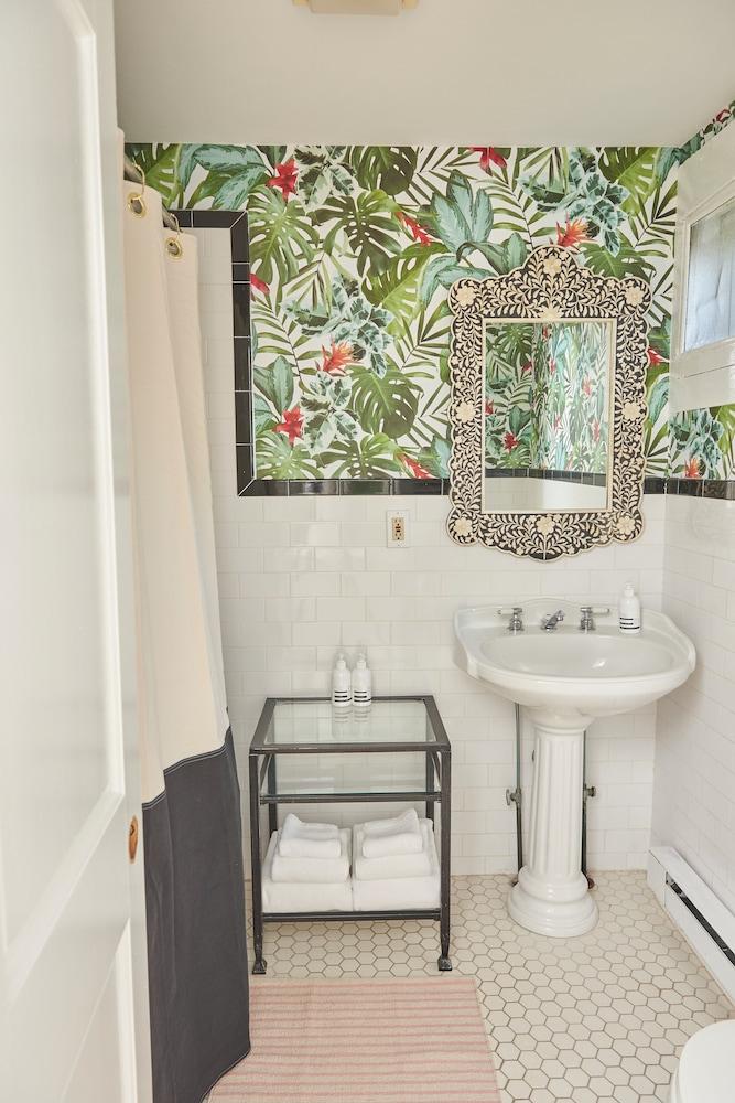 Bellport Inn photo 43