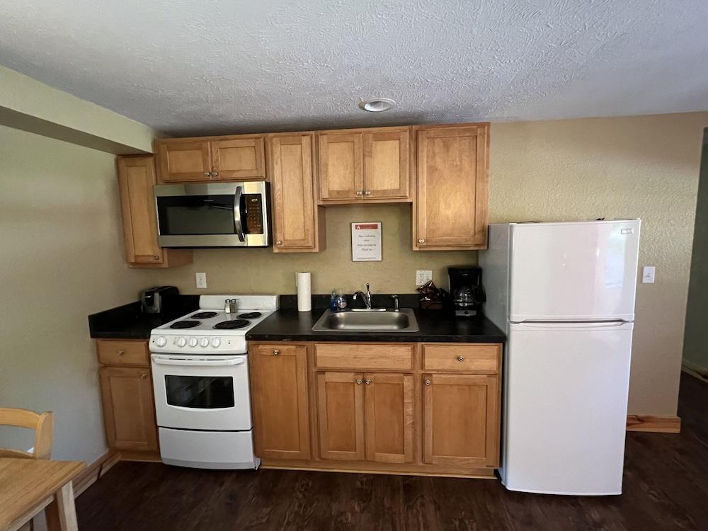 Tahquamenon Suites Lodging photo 18