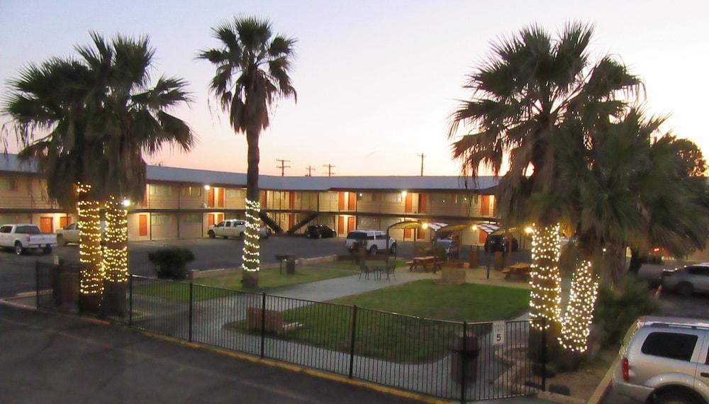 El Patio Inn photo 7