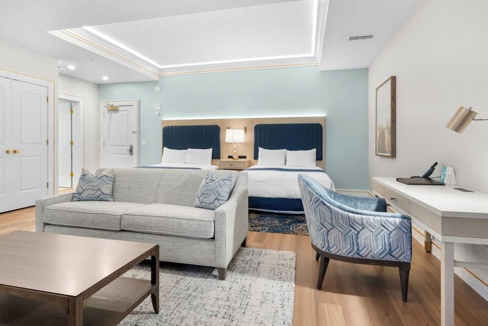 Harbor Suites at Harborwalk Village photo 3