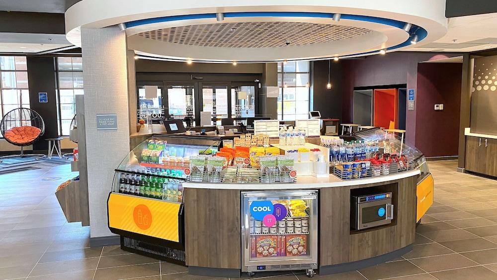 Tru By Hilton Baltimore Harbor East, MD photo 42