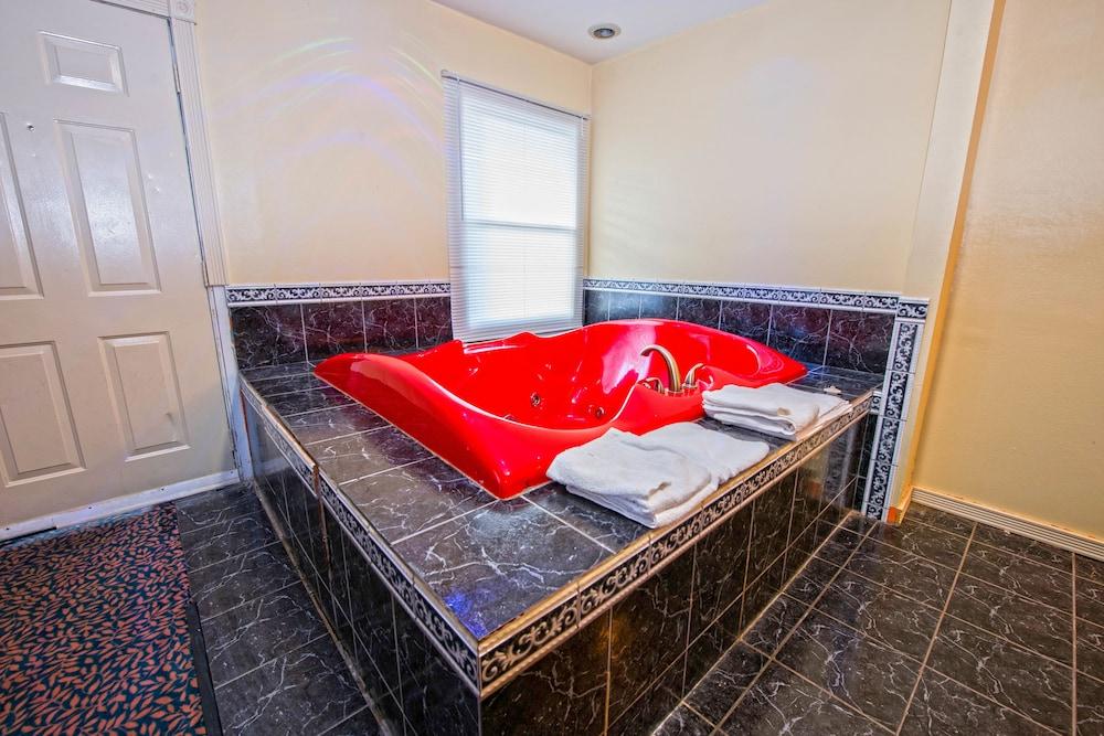 Presidential Inn & Suites photo 20