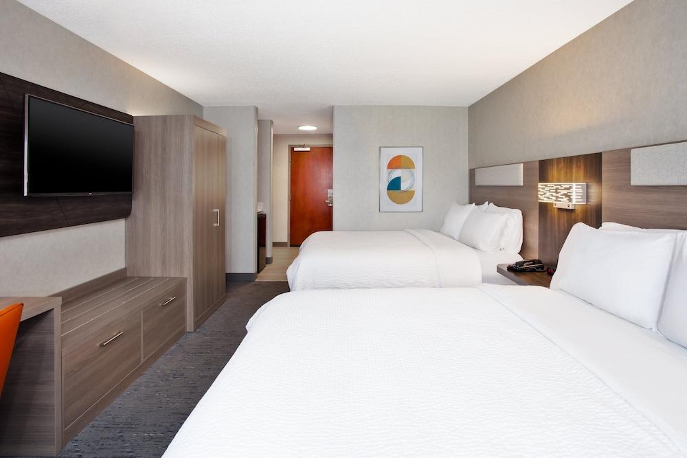 Holiday Inn Express Hotel & Suites Belleville by IHG photo 98