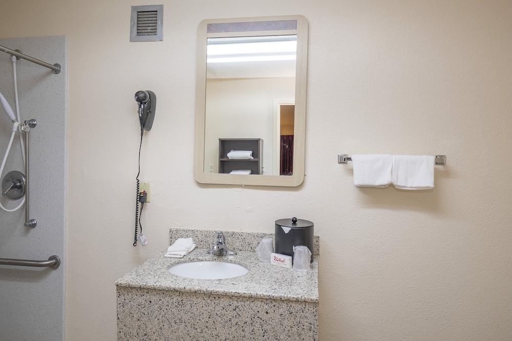 Red Roof Inn Walterboro photo 25