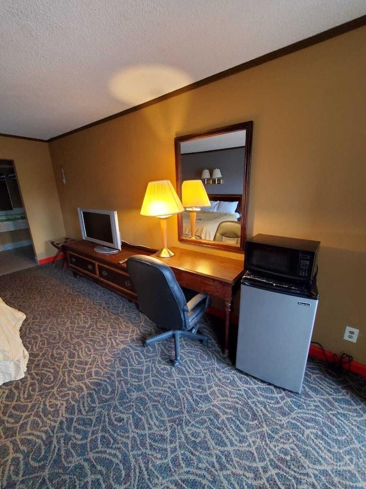 Gray Plaza Motel photo 11