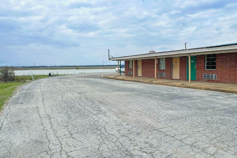 Shamrock Kings Inn By Oyo Marked Tree I-555 photo 11