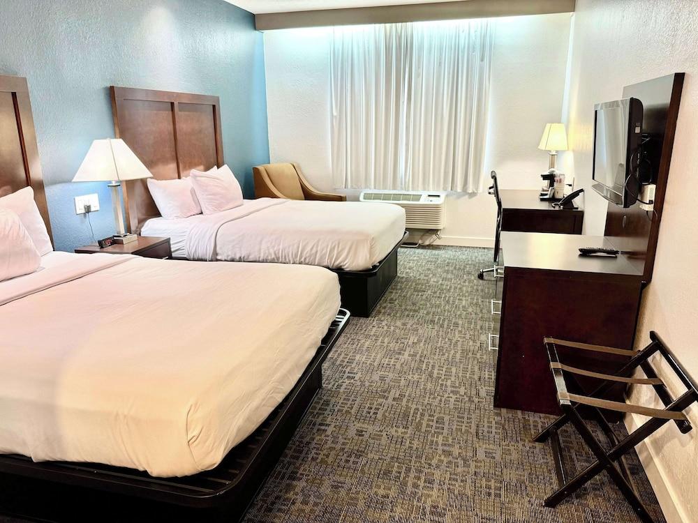 Baymont by Wyndham Richmond I-70 photo 15