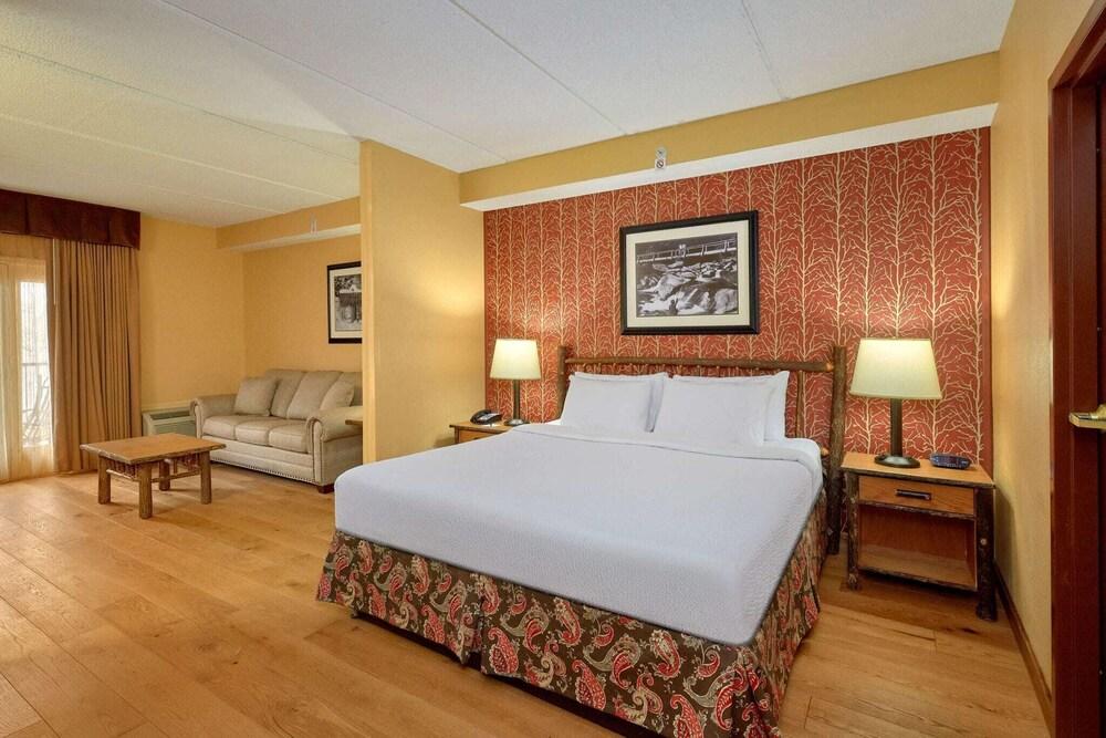 Bearskin Lodge on the River photo 11