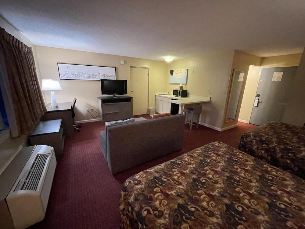 Gold Star Inn & Suites photo 15