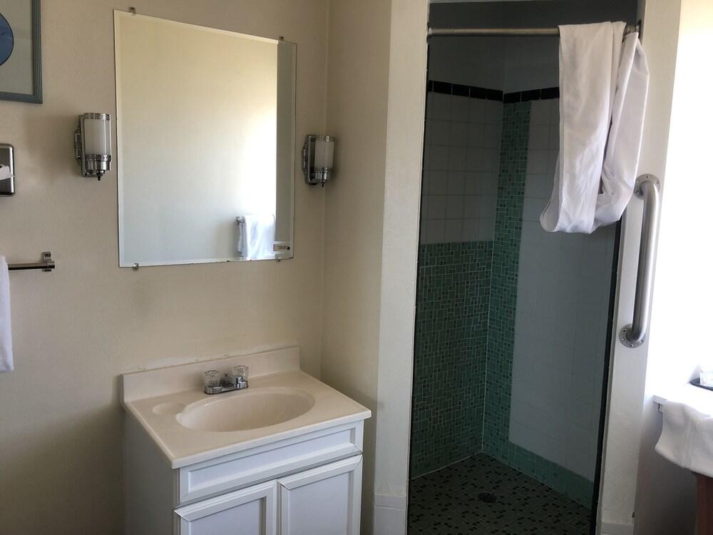 Florence Lighthouse Inn photo 27