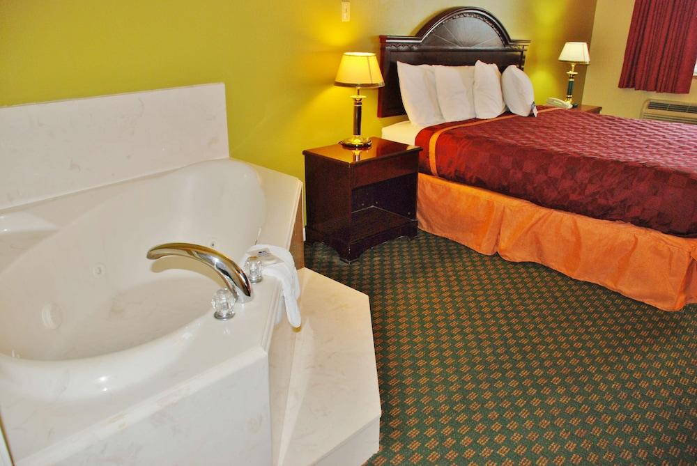 Americas Best Value Inn & Suites Hempstead Prairie View photo 7