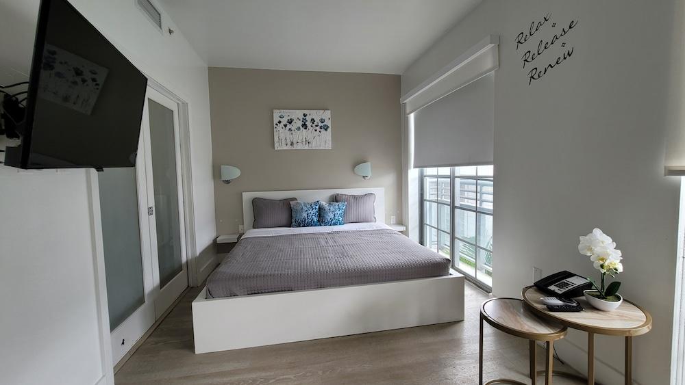 Strand Ocean Drive Suites photo 29