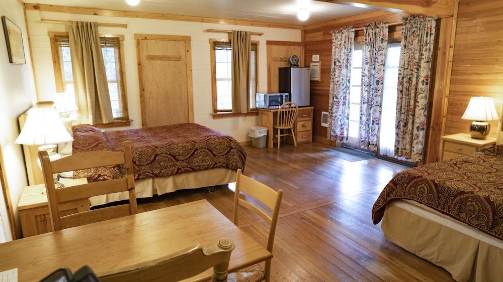 Whittaker's Motel & Historic Bunkhouse photo 44