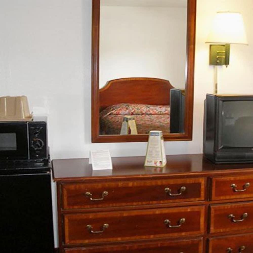 Knights Inn Center Valley photo 5