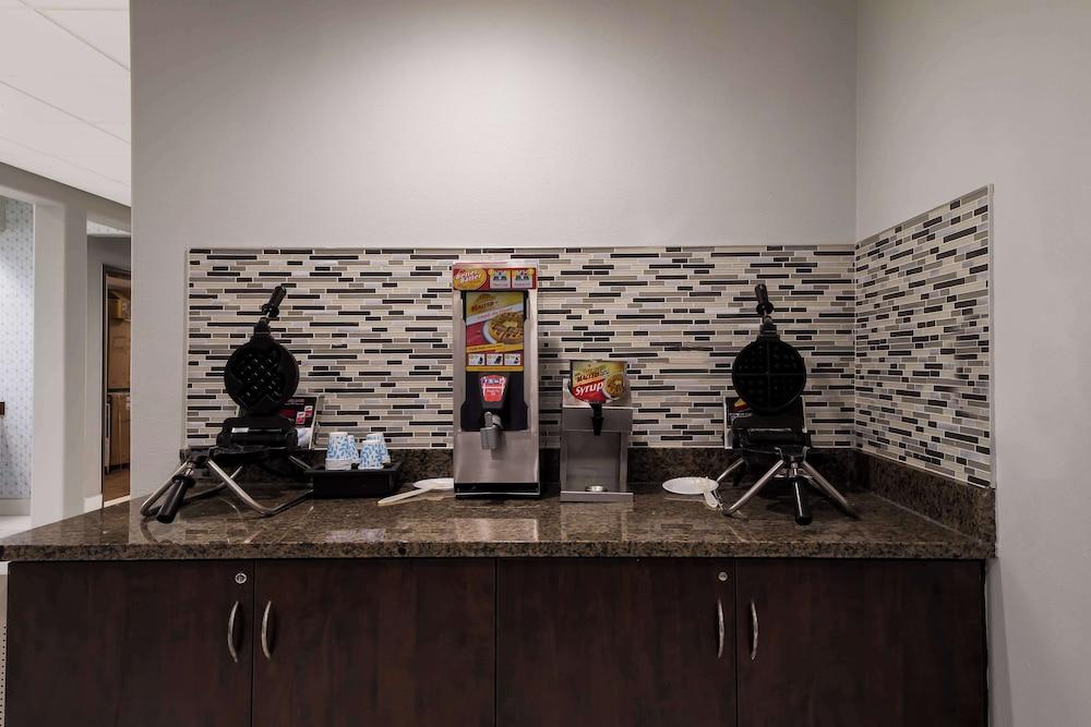Best Western SeaWorld San Antonio photo 32
