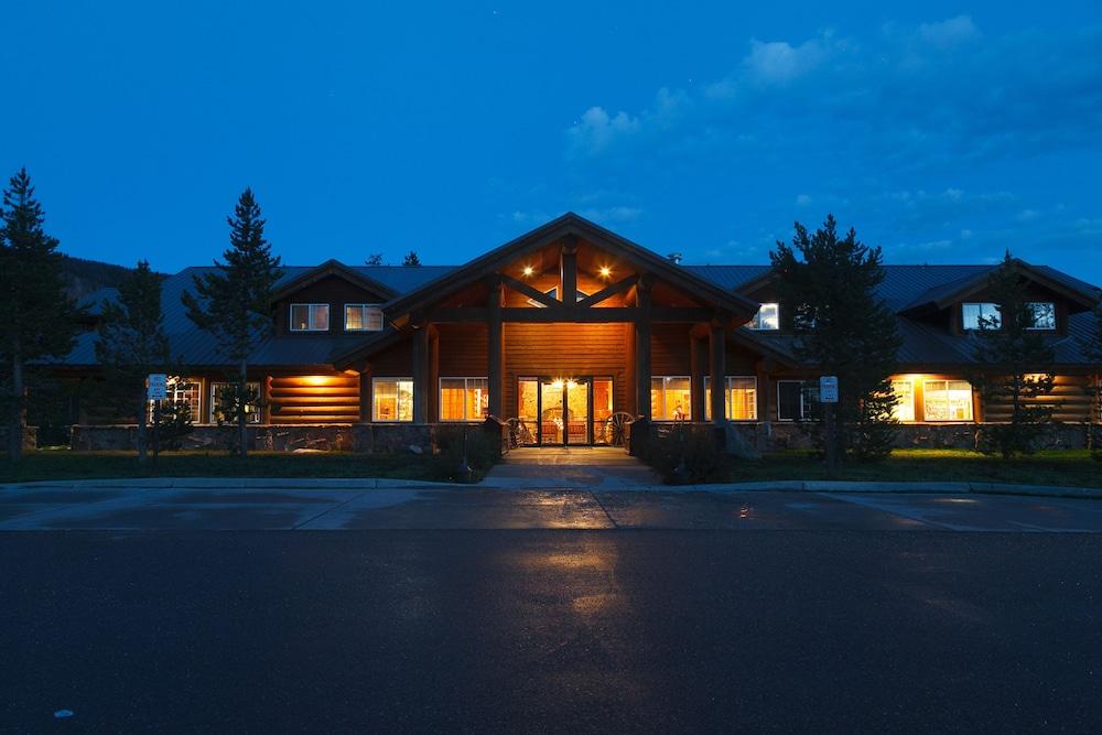 Headwaters Lodge & Cabins at Flagg Ranch photo 33
