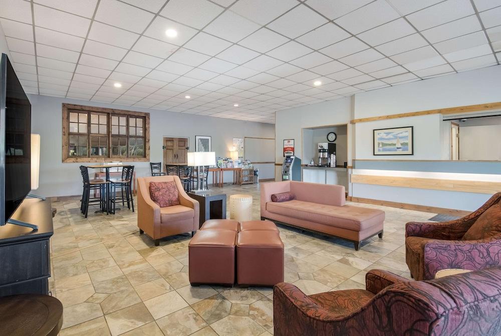 Clarion Inn photo 35