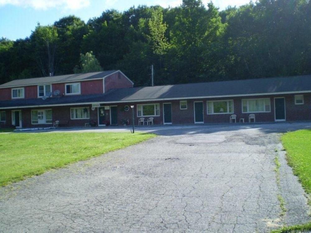 Ladd Brook Inn photo 16