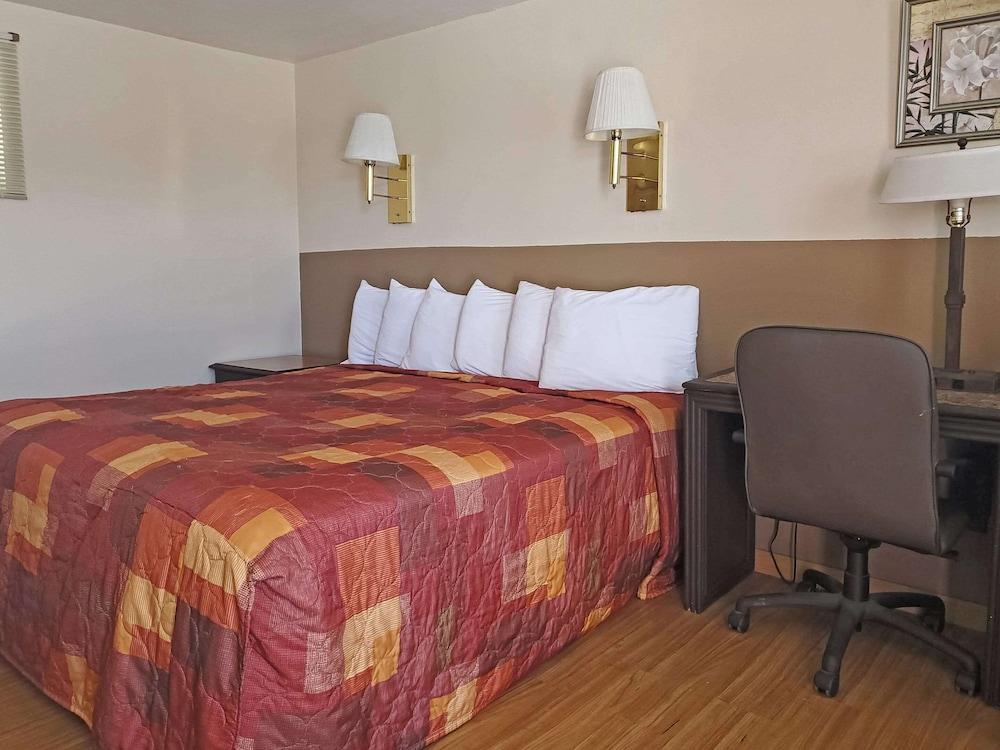 Rodeway Inn Buffalo photo 16