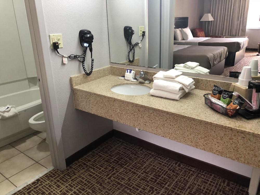 Americas Best Value Inn Brinkley photo 3