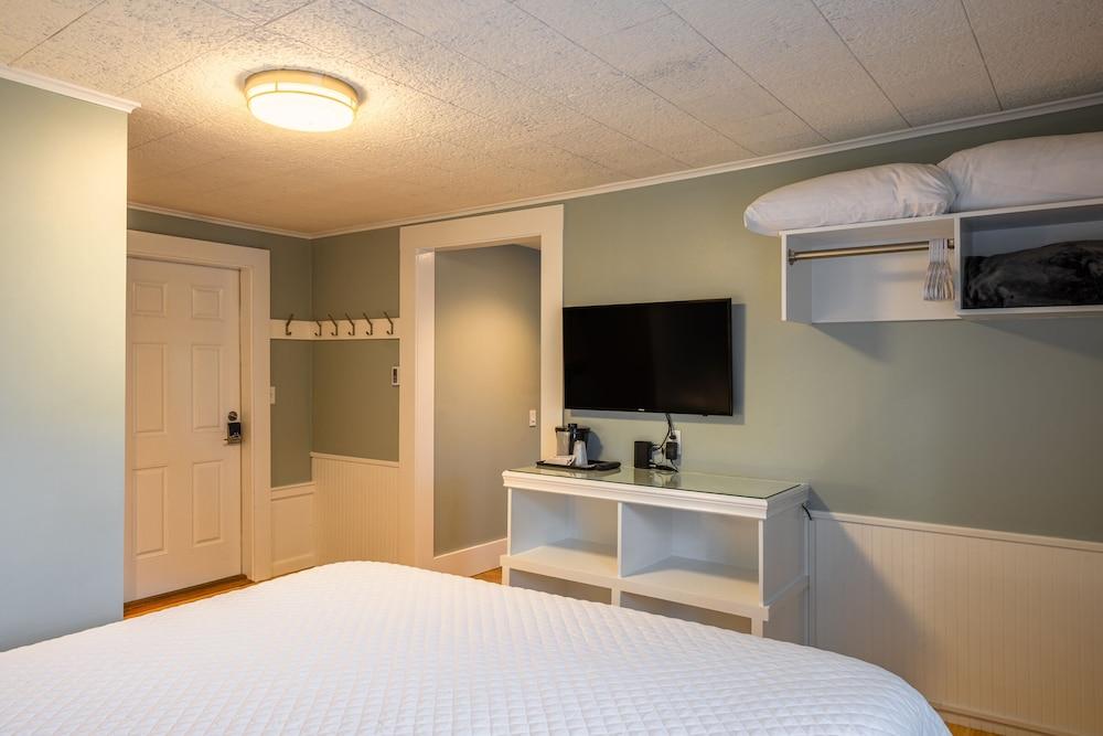 Eagle House Motel photo 20